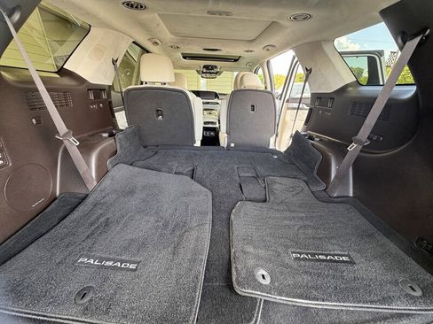 Used 2021 Hyundai Palisade Calligraphy image 17