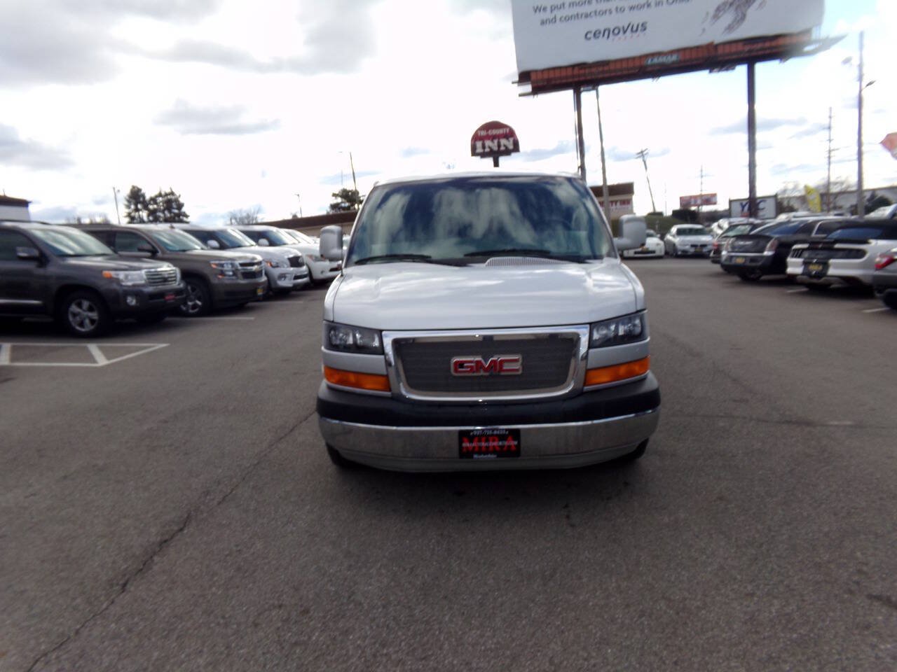 Used 2010 GMC Savana 1500 w/ Preferred Equipment Group RWD image 2