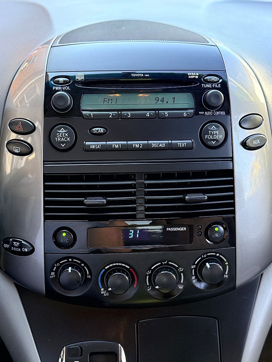 Used 2007 Toyota Sienna LE w/ LE Pkg 3 FWD image 28