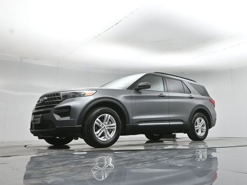 Certified 2023 Ford Explorer XLT RWD image 48