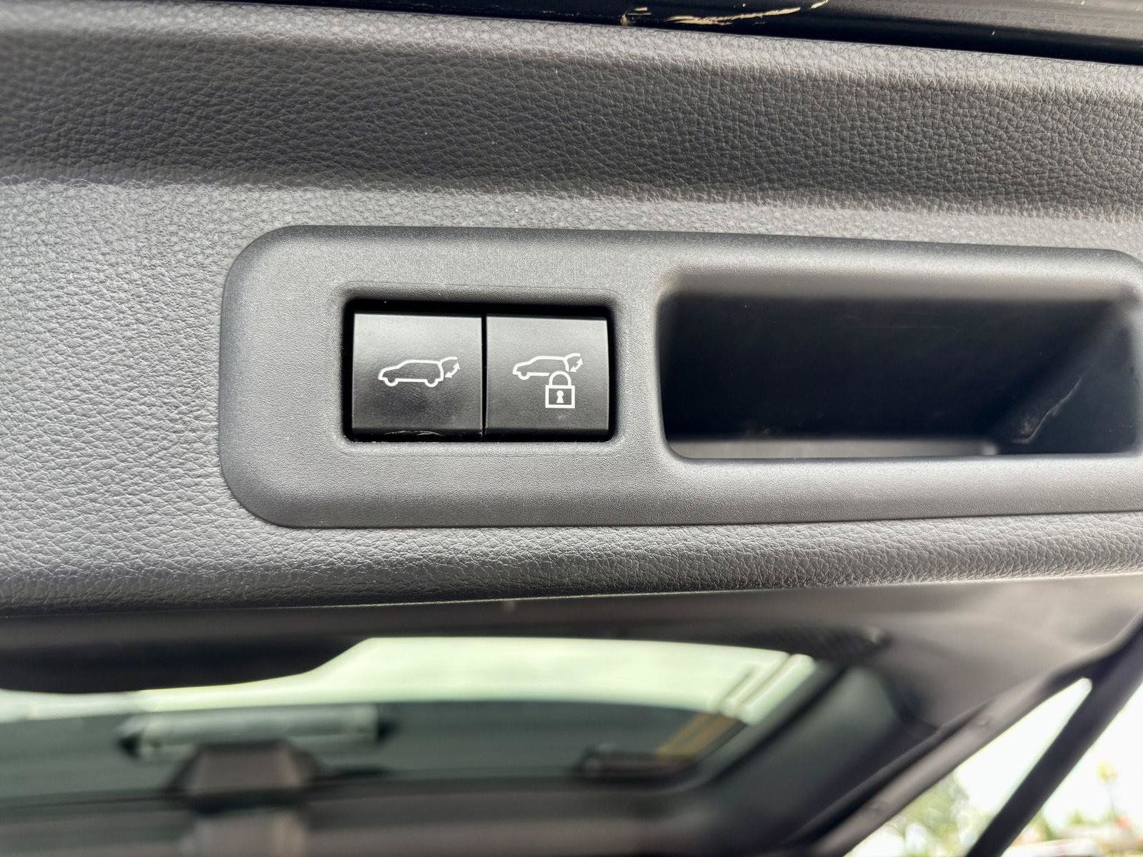 Used 2023 Toyota Sequoia Platinum AWD/4WD image 15