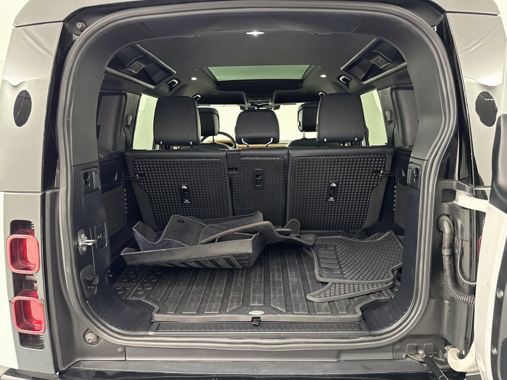 Certified 2024 Land Rover Defender 110 X-Dynamic SE AWD/4WD image 27