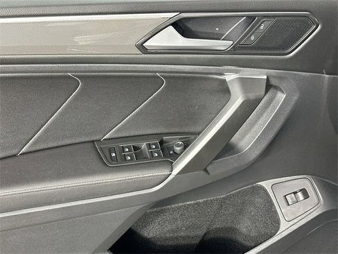 Used 2022 Volkswagen Tiguan SE R-Line image 25