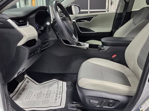 Used 2021 Toyota RAV4 XLE Premium FWD image 5