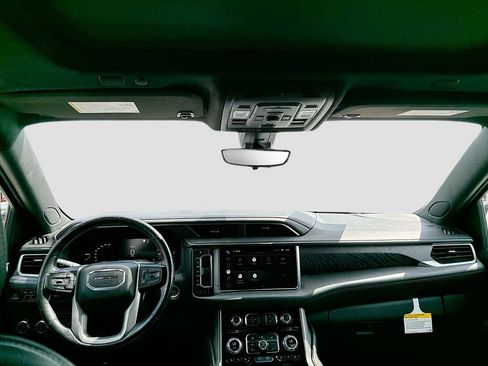 Used 2022 GMC Yukon Denali w/ Denali Ultimate Package image 22