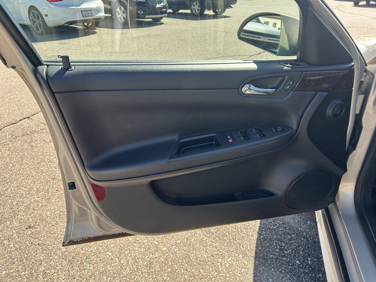 Used 2012 Chevrolet Impala LTZ FWD image 14