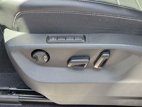 Used 2024 Volkswagen Atlas Cross Sport SEL R-Line image 21