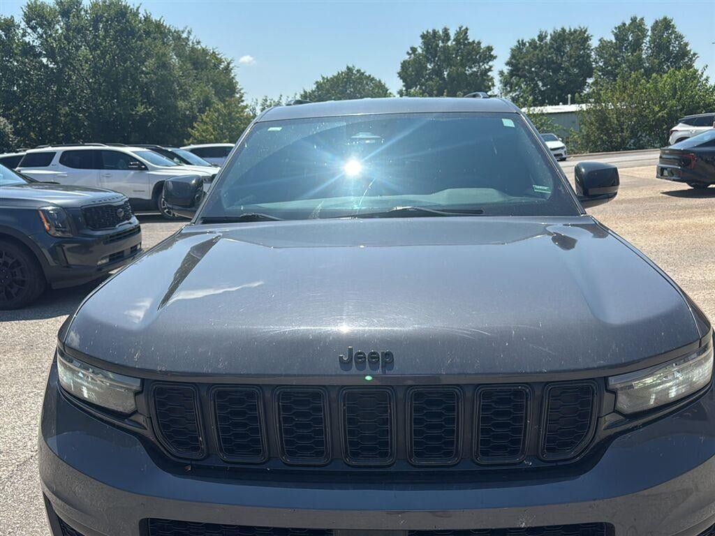 Used 2024 Jeep Grand Cherokee L Laredo AWD/4WD image 9