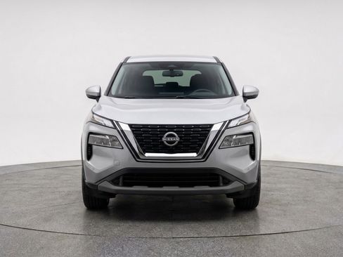 Used 2025 Nissan Rogue SV image 2