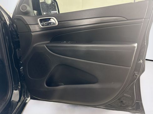 Used 2019 Jeep Grand Cherokee Altitude RWD image 33