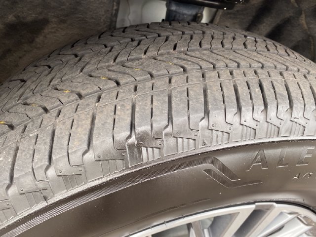 Certified 2025 Chevrolet Traverse LT w/ LPO, Floor Liner Package FWD image 24