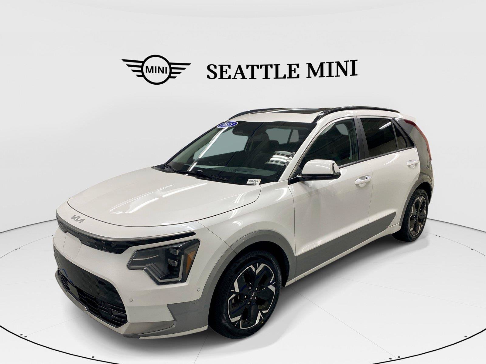 Used 2023 Kia Niro Wave w/ Wave Preserve Package FWD image 1
