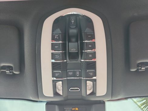 Certified 2021 Porsche Macan S AWD/4WD image 40