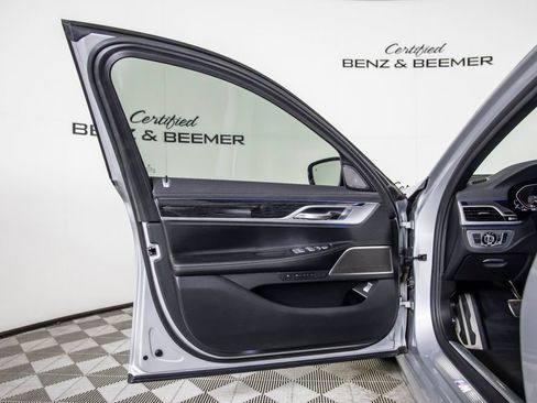 Used 2020 BMW 740i w/ M Sport Package RWD image 25