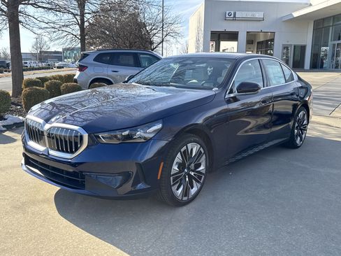 New 2026 BMW 530i xDrive AWD/4WD image 1