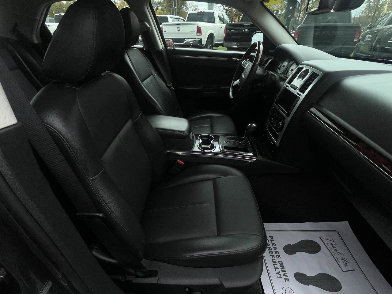 Used 2010 Chrysler 300 Limited RWD image 15