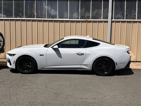 Used 2024 Ford Mustang GT RWD image 3