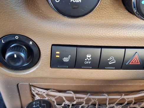 Used 2014 Jeep Wrangler Unlimited Sahara w/ Dual Top Group image 26