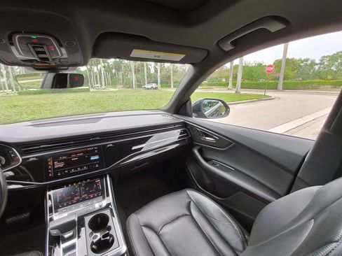 Used 2019 Audi Q8 Premium Plus AWD/4WD image 27