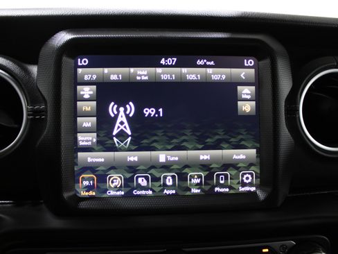 Used 2022 Jeep Wrangler Unlimited Sahara w/ Safety Group image 13