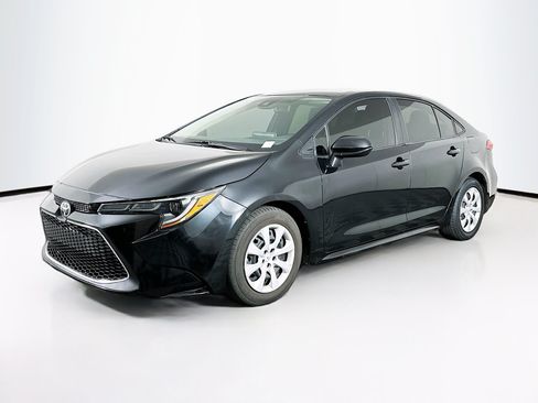 Used 2021 Toyota Corolla LE FWD image 3