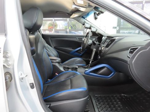 Used 2013 Hyundai Veloster Turbo FWD image 25