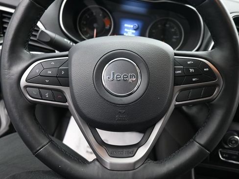 Used 2019 Jeep Cherokee Limited image 17