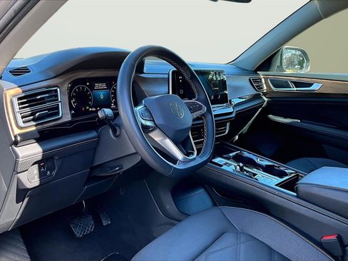 Used 2024 Volkswagen Atlas SE image 18