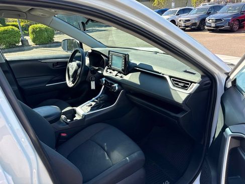 Used 2019 Toyota RAV4 LE w/ Carpet Mat Package AWD/4WD image 23