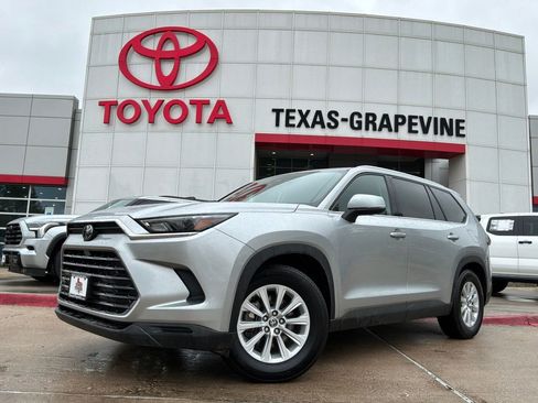 Used 2025 Toyota Grand Highlander FWD image 2