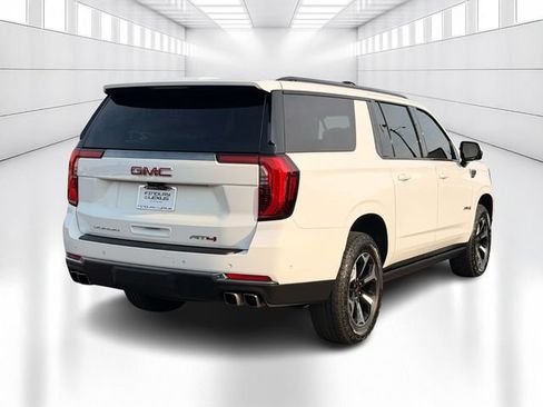 Used 2025 GMC Yukon XL AT4 w/ AT4 Premium Package AWD/4WD image 7