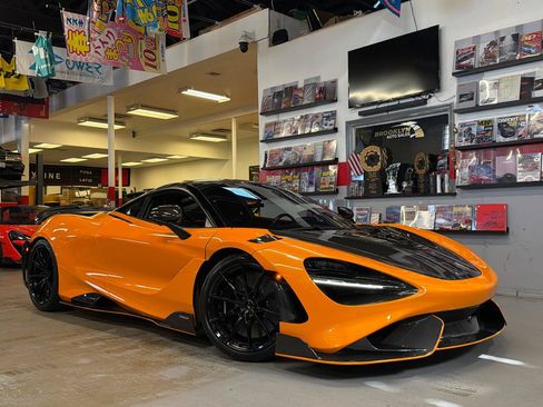 Used 2021 McLaren 765LT RWD image 1
