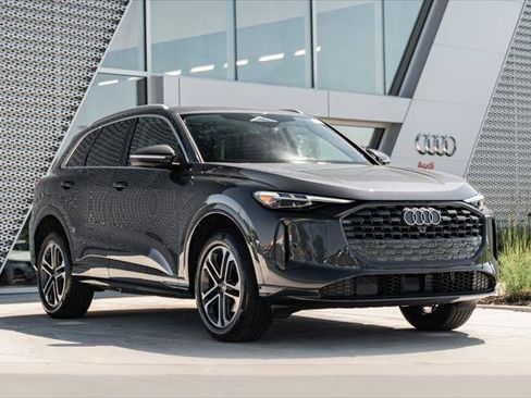 Certified 2025 Audi Q5 Premium w/ Premium Plus AWD/4WD image 1