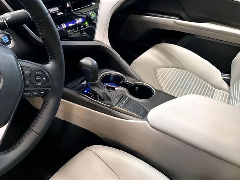 Used 2023 Toyota Camry SE w/ Convenience Package image 20