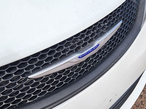 Used 2020 Chrysler Voyager L FWD image 15