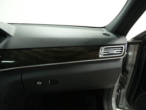 Used 2014 Mercedes-Benz E 250 BlueTEC Sedan image 21