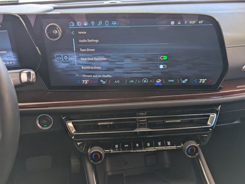 Used 2025 Chevrolet Traverse Z71 w/ Driver Confidence Package image 26