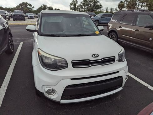 Used 2018 Kia Soul + FWD image 3