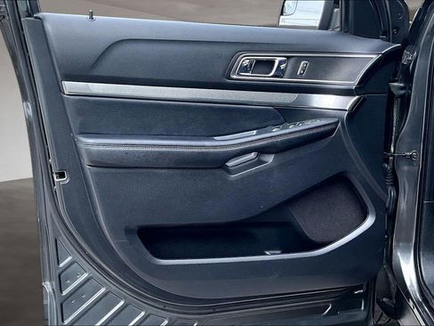 Used 2018 Ford Explorer XLT w/ Equipment Group 202A image 19