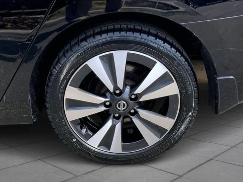 Used 2019 Nissan Sentra SV w/ Special Edition Package image 10