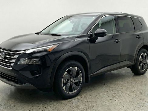 Used 2025 Nissan Rogue SV image 3
