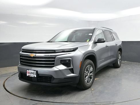 Used 2024 Chevrolet Traverse LT AWD/4WD image 5