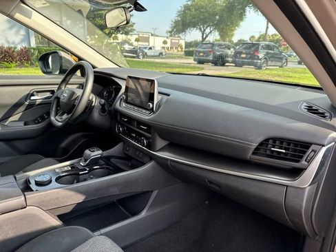 Used 2025 Nissan Rogue SV AWD/4WD image 10