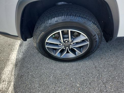 Used 2021 Jeep Grand Cherokee Limited image 6