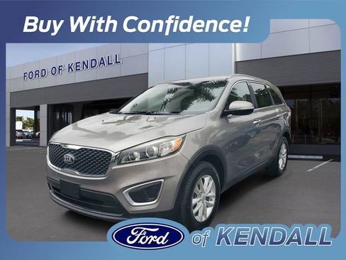 Used 2017 Kia Sorento FWD image 1