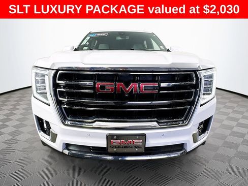 Used 2022 GMC Yukon XL SLT w/ SLT Luxury Package image 2