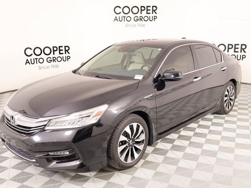 Used 2017 Honda Accord Touring image 11