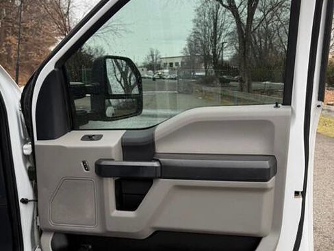 Used 2022 Ford F250 XL w/ Power Equipment Group image 25