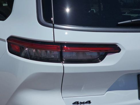 New 2026 Jeep Grand Cherokee L Limited AWD/4WD image 43