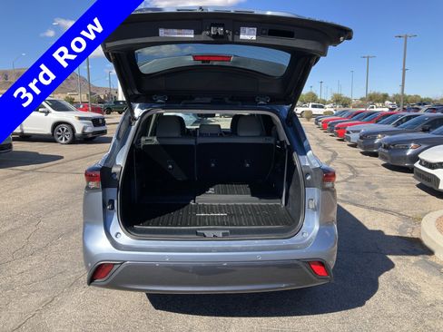 Used 2024 Toyota Highlander Limited image 45